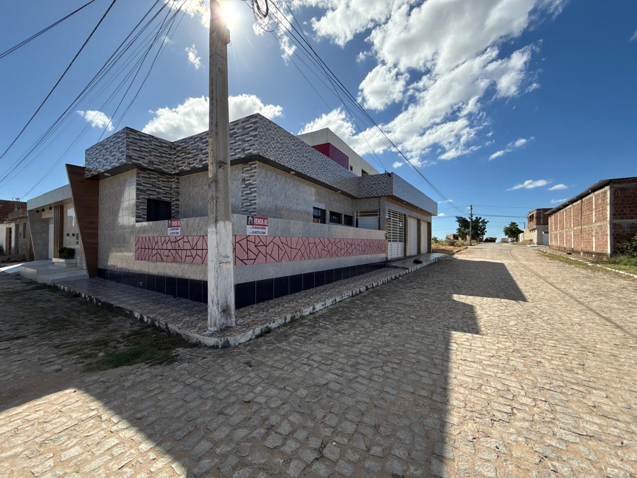 Fachada frontal da casa à venda no Bairro Gold Park 01