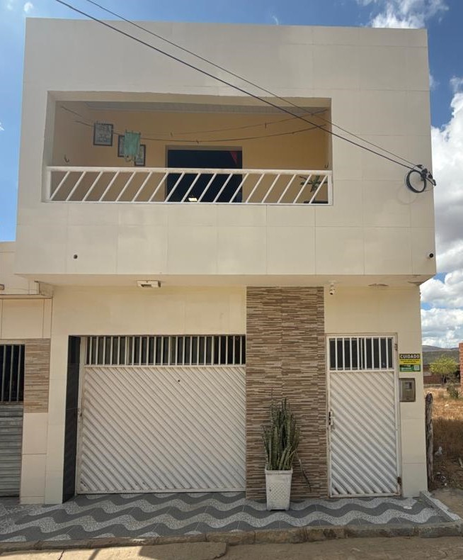 Fachada frontal da casa à venda no Centro de Riacho das Almas